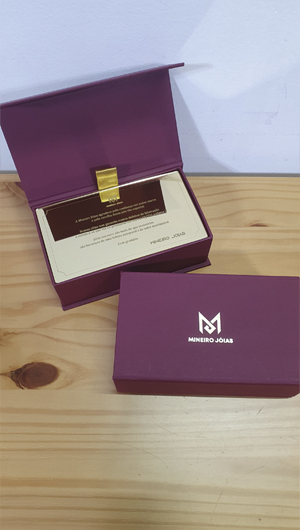 Caixa com Placa Mineiro Joias
